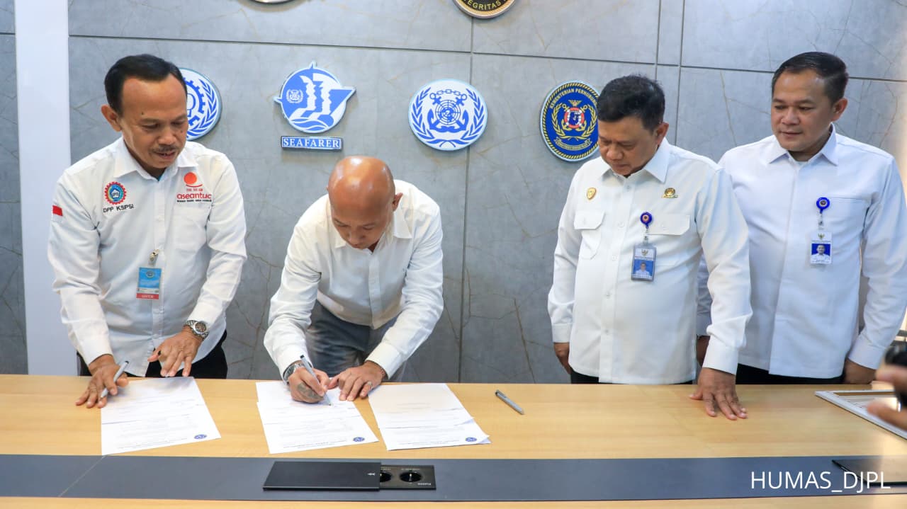 Kemenhub Fasilitasi Penyerahan Asuransi Dua Pelaut Indonesia, Tegaskan Perlindungan Hak Awak Kapal